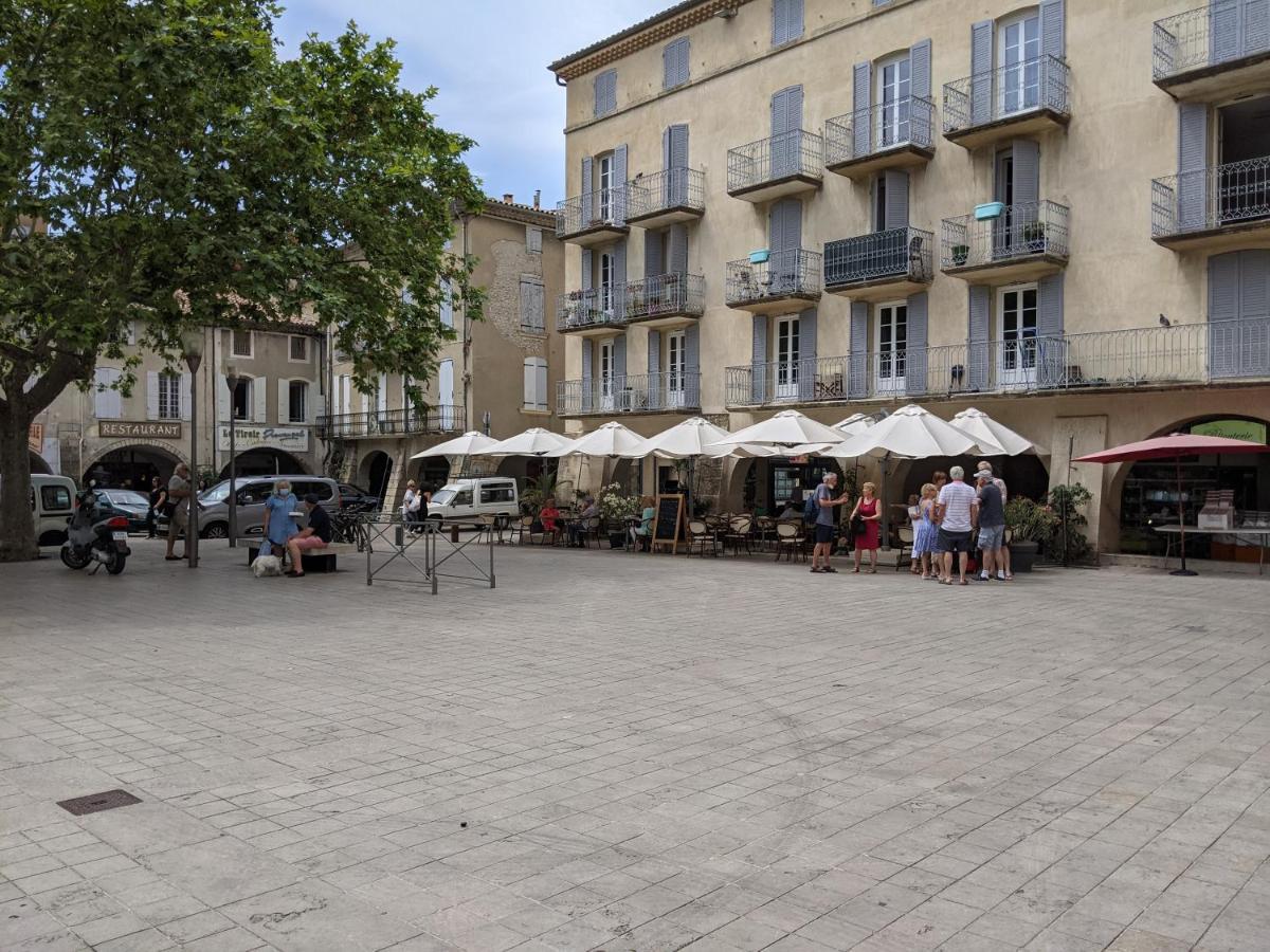 Maisonnette Dans Domaine Avec Piscine A Nyons, Pays Des Olives מראה חיצוני תמונה