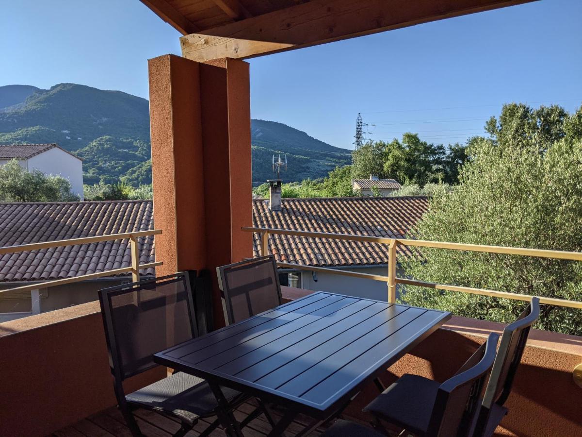 Maisonnette Dans Domaine Avec Piscine A Nyons, Pays Des Olives מראה חיצוני תמונה