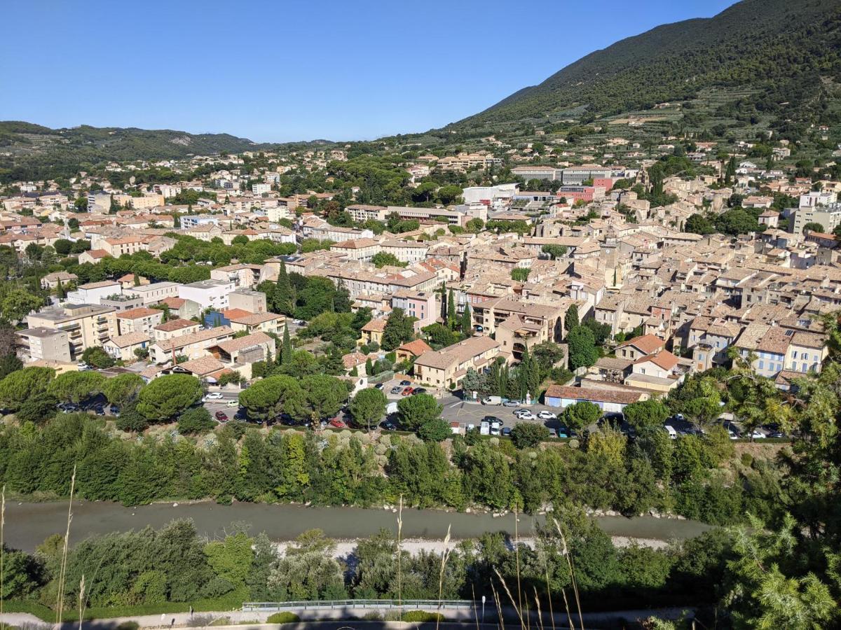 Maisonnette Dans Domaine Avec Piscine A Nyons, Pays Des Olives מראה חיצוני תמונה